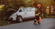 Samochód wjechał do rowu i uderzył w betonowy przepust - zdjęcie 5