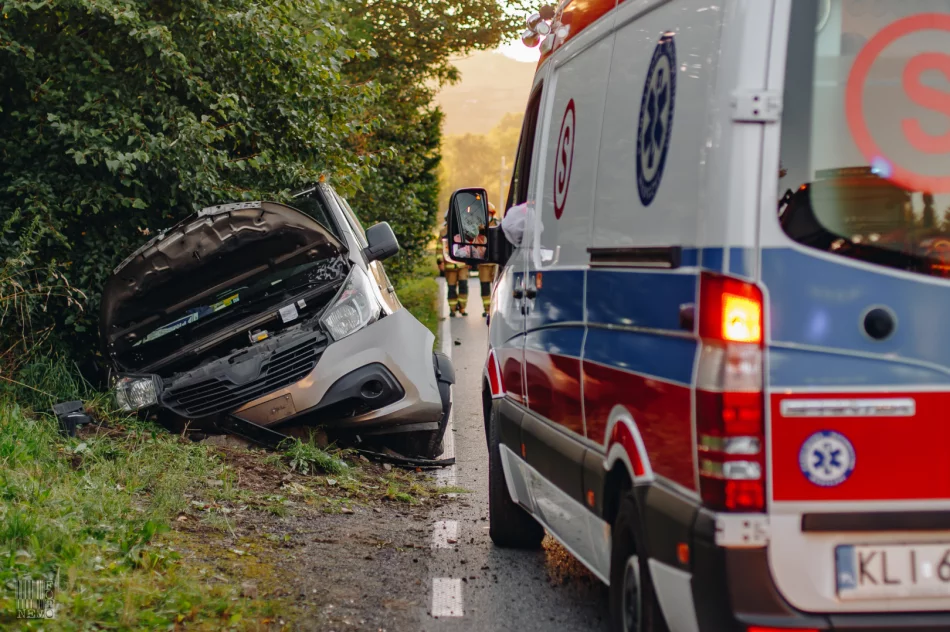 Samochód wjechał do rowu i uderzył w betonowy przepust - zdjęcie 6