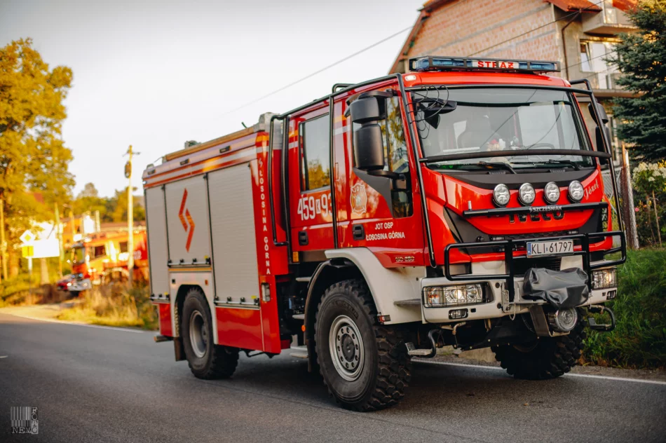 Samochód wjechał do rowu i uderzył w betonowy przepust - zdjęcie 8