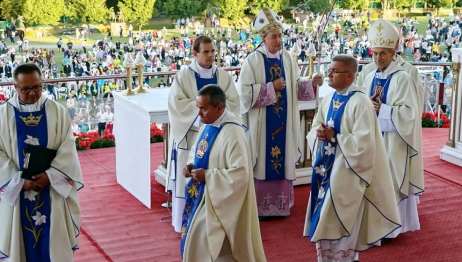 W sztafetowej pielgrzymce uczestniczyły blisko 4 tysiące wiernych - zdjęcie 1