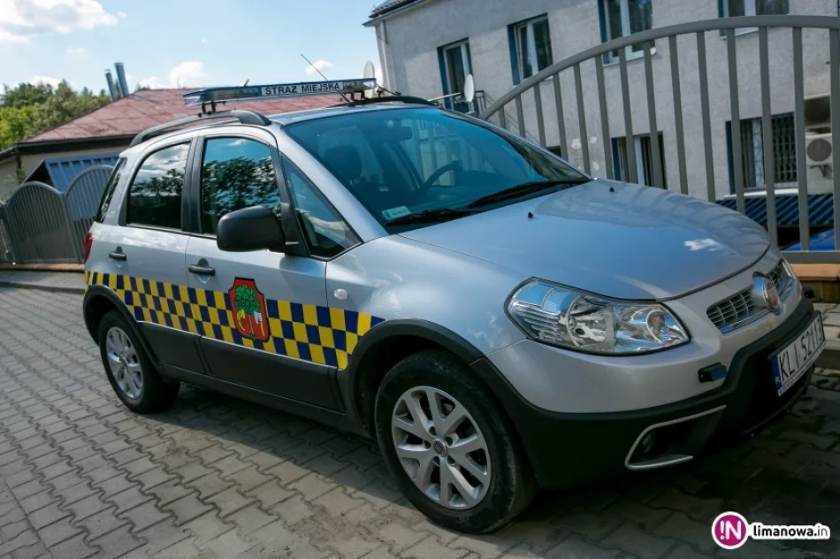 Limanowska Straż Miejska ma nowy - używany - samochód - zdjęcie 2