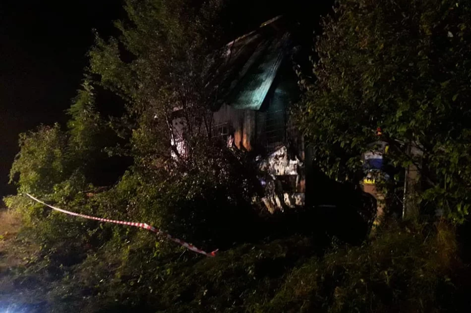 Spłonął drewniany budynek - zdjęcie 2