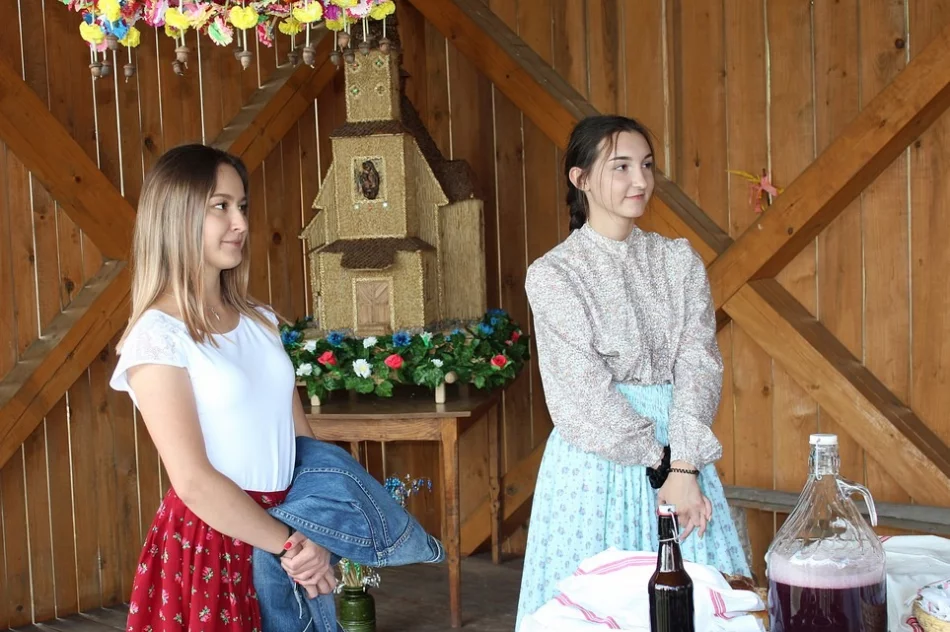 "Wszystko w twoich rękach"- wernisaż prac Czerwonych Korali - zdjęcie 2