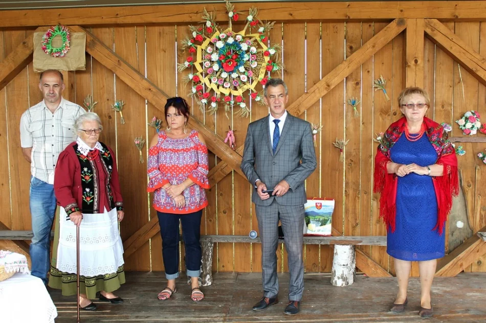 "Wszystko w twoich rękach"- wernisaż prac Czerwonych Korali - zdjęcie 3