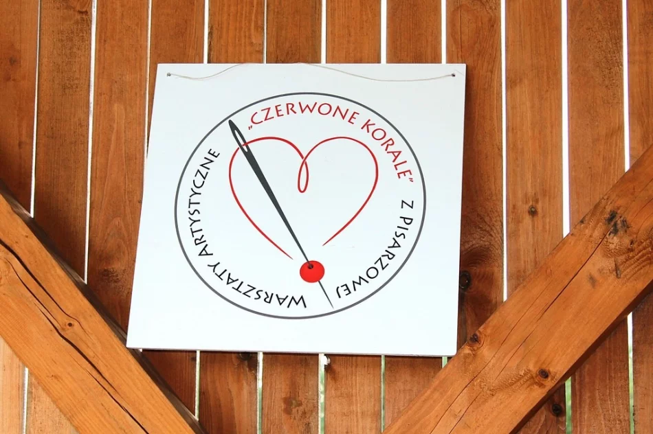 "Wszystko w twoich rękach"- wernisaż prac Czerwonych Korali - zdjęcie 5