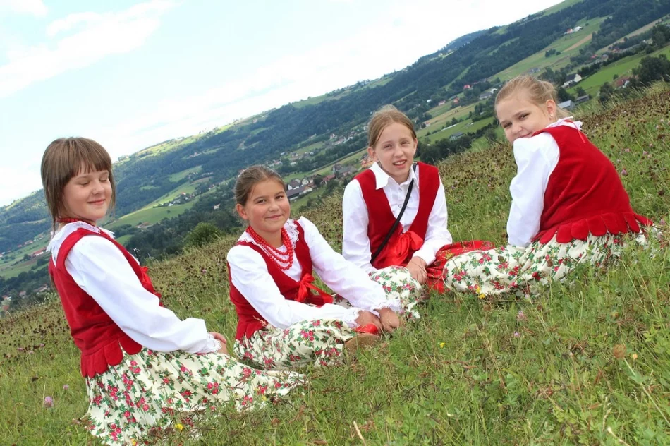 "Wszystko w twoich rękach"- wernisaż prac Czerwonych Korali - zdjęcie 8