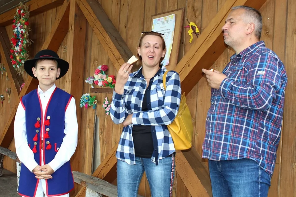 "Wszystko w twoich rękach"- wernisaż prac Czerwonych Korali - zdjęcie 13