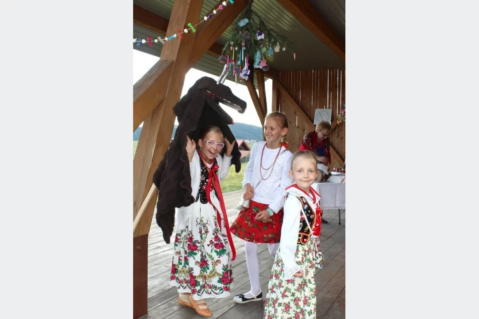 "Wszystko w twoich rękach"- wernisaż prac Czerwonych Korali - zdjęcie 19