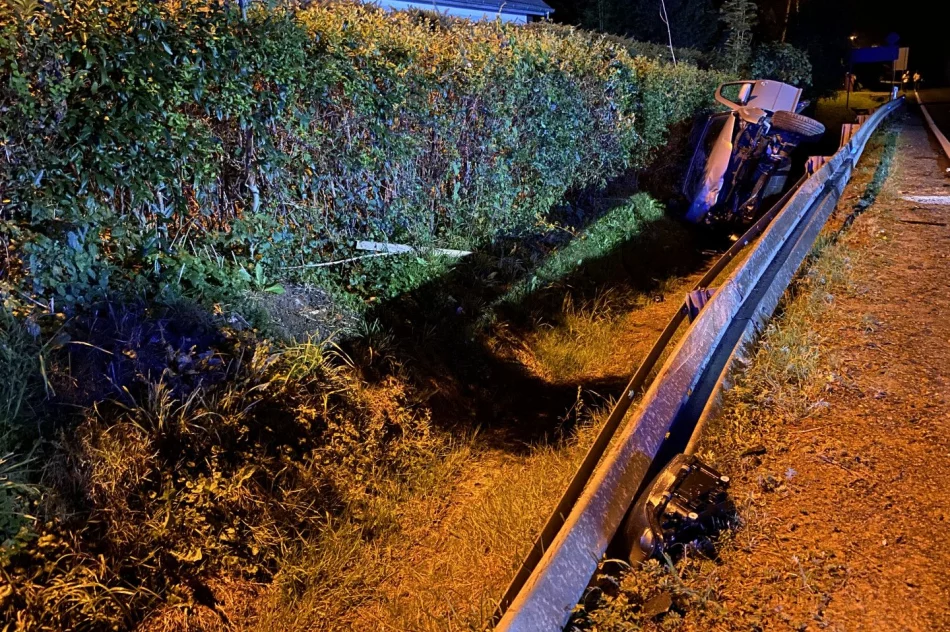 Wypadek podczas wyprzedzania. 21-latek trafił do szpitala - zdjęcie 5