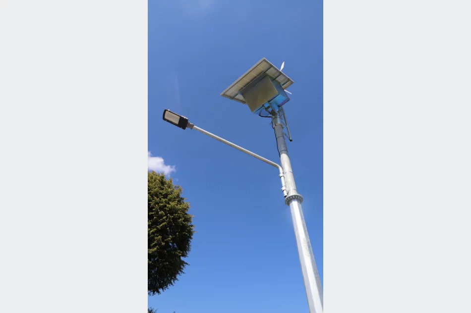 Hybrydowe lampy nad przejściem dla pieszych - zdjęcie 2