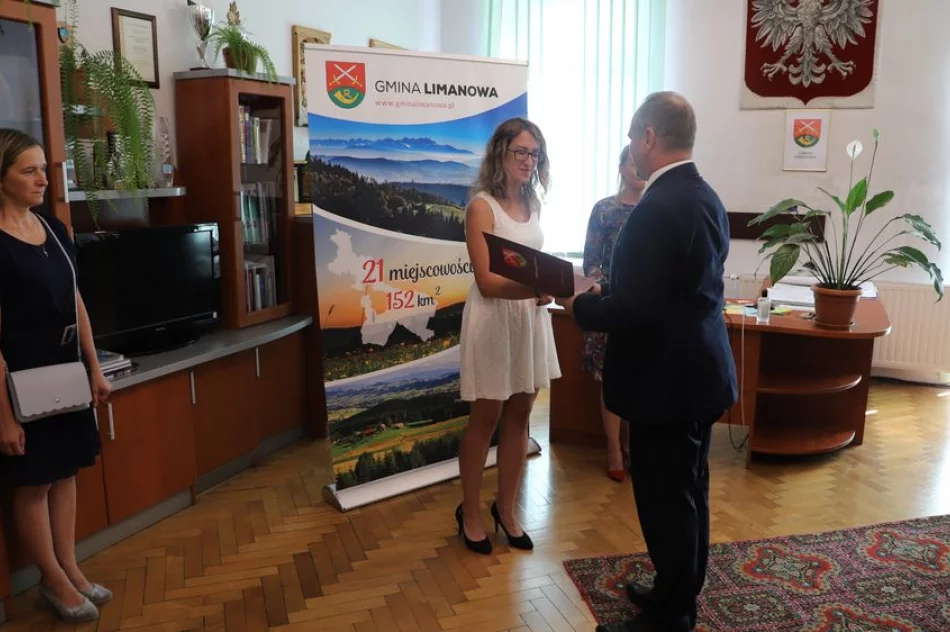 Wręczono awanse sześciu nauczycielom ze szkół gminnych - zdjęcie 2