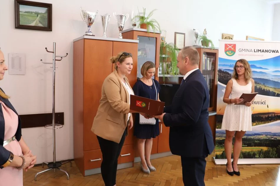 Wręczono awanse sześciu nauczycielom ze szkół gminnych - zdjęcie 4