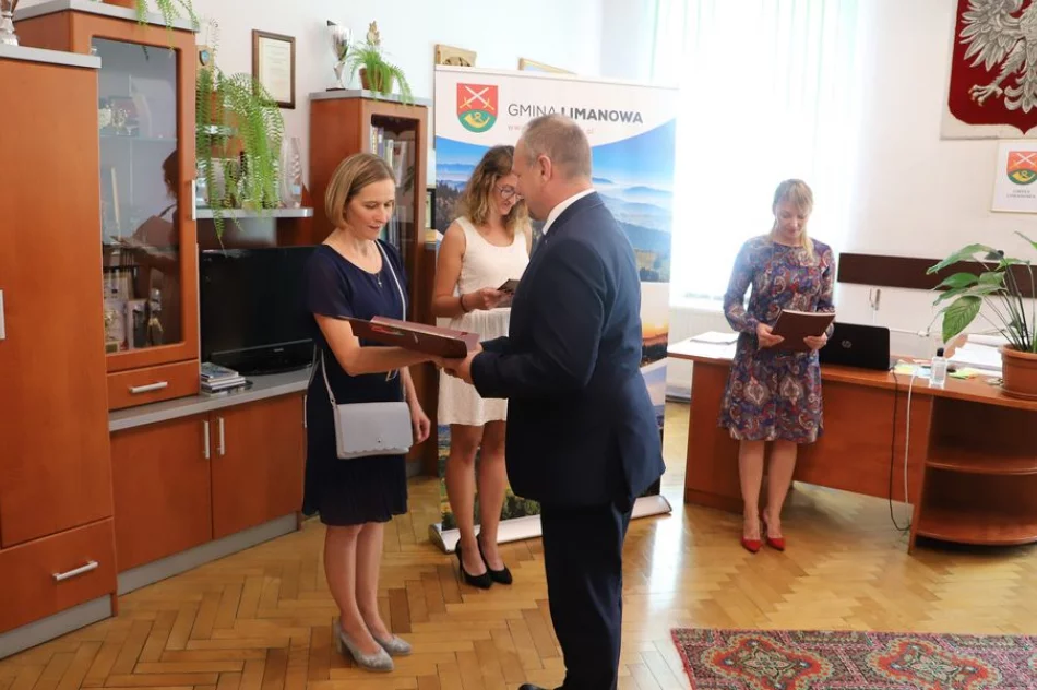 Wręczono awanse sześciu nauczycielom ze szkół gminnych - zdjęcie 8
