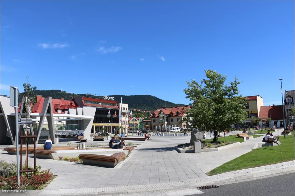 NOWOCZESNY I FUNKCJONALNY RYNEK – TĘTNI ŻYCIEM - zdjęcie 13