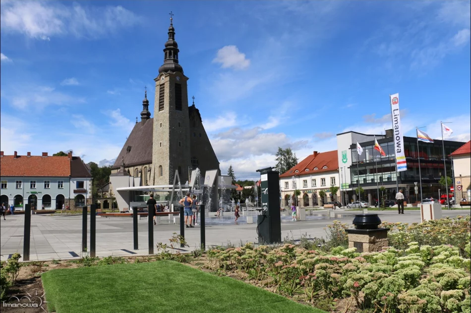NOWOCZESNY I FUNKCJONALNY RYNEK – TĘTNI ŻYCIEM - zdjęcie 15