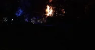 Siedem zastępów straży pożarnej gasiło płonący drewniany budynek - zdjęcie 2