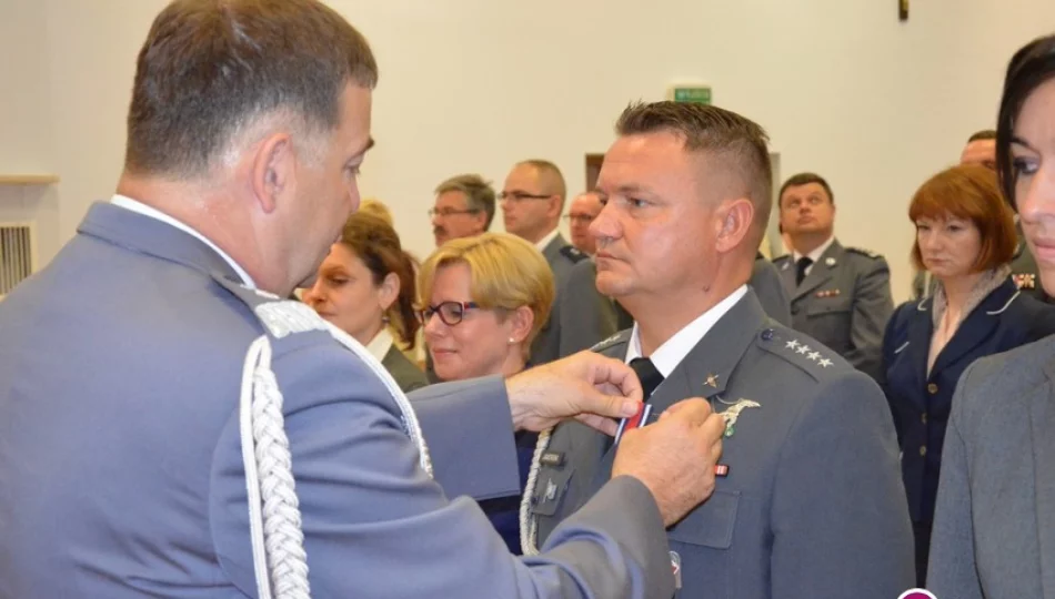Pilot pochodzący z Limanowej odznaczony Brązowym Medalem za Zasługi dla Policji - zdjęcie 1