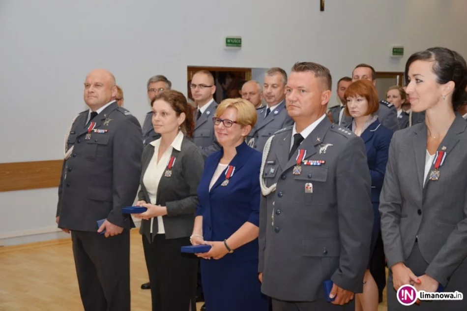 Pilot pochodzący z Limanowej odznaczony Brązowym Medalem za Zasługi dla Policji - zdjęcie 2