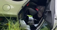 Czołowe zderzenie dwóch aut, jeden z pojazdów dachował. Do szpitala zabrano 5 osób, w tym 2 dzieci - zdjęcie 3