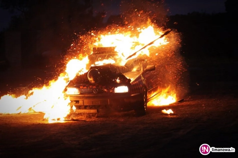 Drift, jazda na dwóch kołach i skoki przez płonącą obręcz - zdjęcie 2