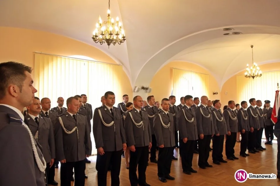Awanse i odznaczenia dla funkcjonariuszy w dniu Powiatowego Święta Policji - zdjęcie 2