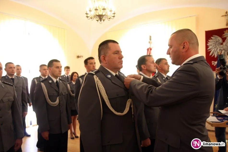 Awanse i odznaczenia dla funkcjonariuszy w dniu Powiatowego Święta Policji - zdjęcie 3