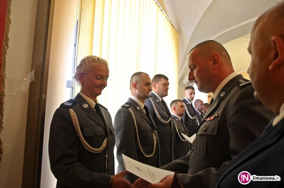 Awanse i odznaczenia dla funkcjonariuszy w dniu Powiatowego Święta Policji - zdjęcie 4