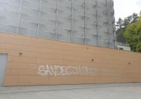 Pseudograffiti na nowej elewacji LDK - zdjęcie główne