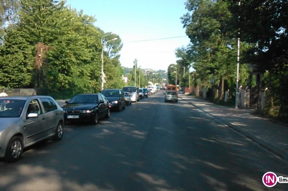 Prace się przedłużyły i spowodowały korki - zdjęcie 2