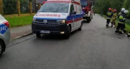 Dachował samochód, poszkodowane dwie osoby - zdjęcie 2