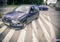 Zderzenie aut na skrzyżowaniu w centrum miasta - zdjęcie główne