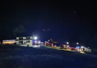 W nocy strażacy gasili pożar poddasza domu - zdjęcie główne