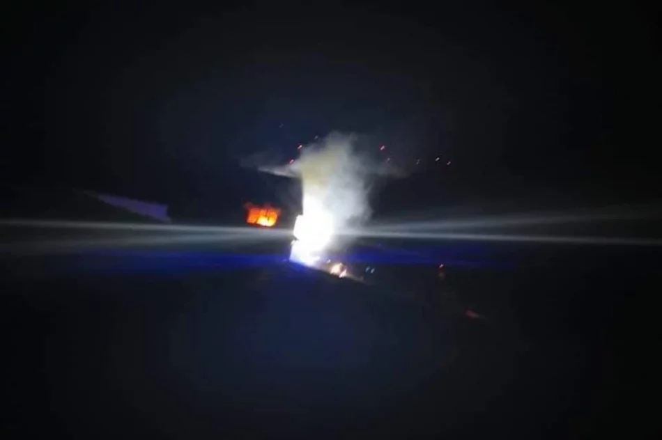 W nocy strażacy gasili pożar poddasza domu - zdjęcie 4