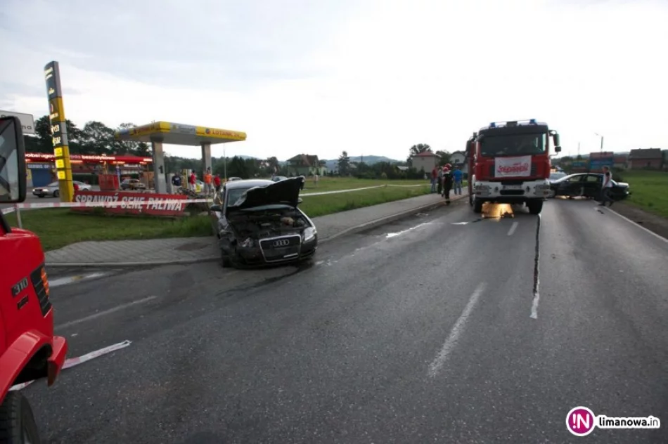 Poważny wypadek - cztery osoby ranne, na pomoc śmigłowiec - zdjęcie 3