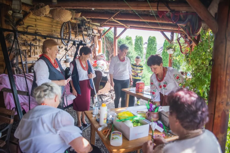 Rękodzielnicze spotkanie w Męcinie ze Stanisławą Oleksy - zdjęcie 6