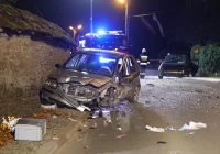 Groźnie wyglądające zderzenie dwóch samochodów: 3 osoby ranne, 3 prawdopodobnie zbiegły - zdjęcie główne