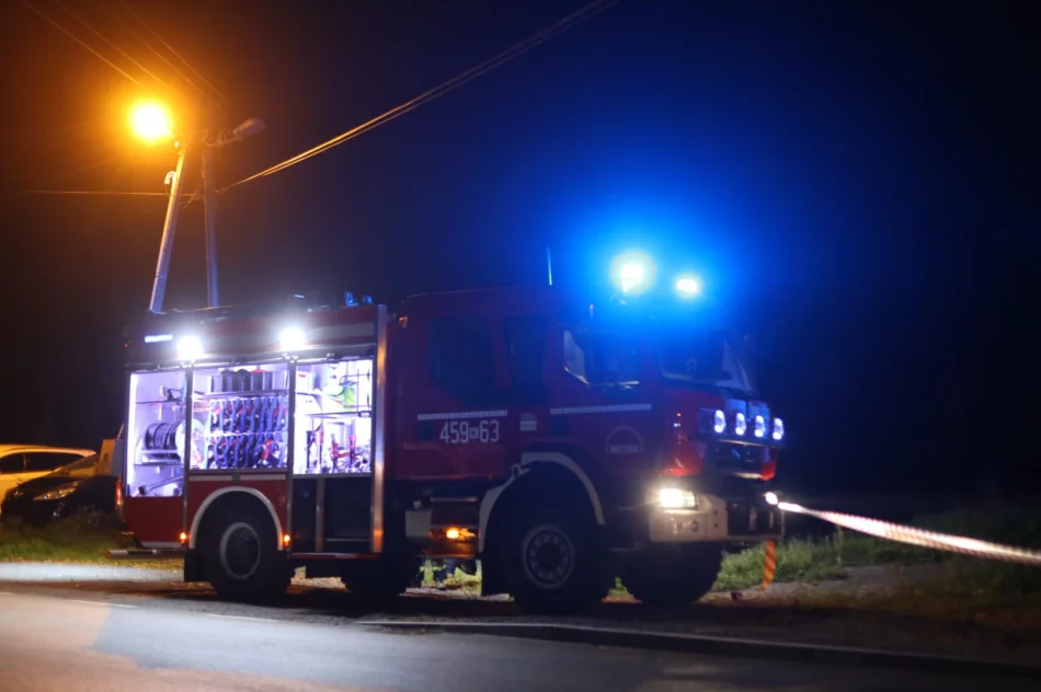 Groźnie wyglądające zderzenie dwóch samochodów: 3 osoby ranne, 3 prawdopodobnie zbiegły - zdjęcie 6