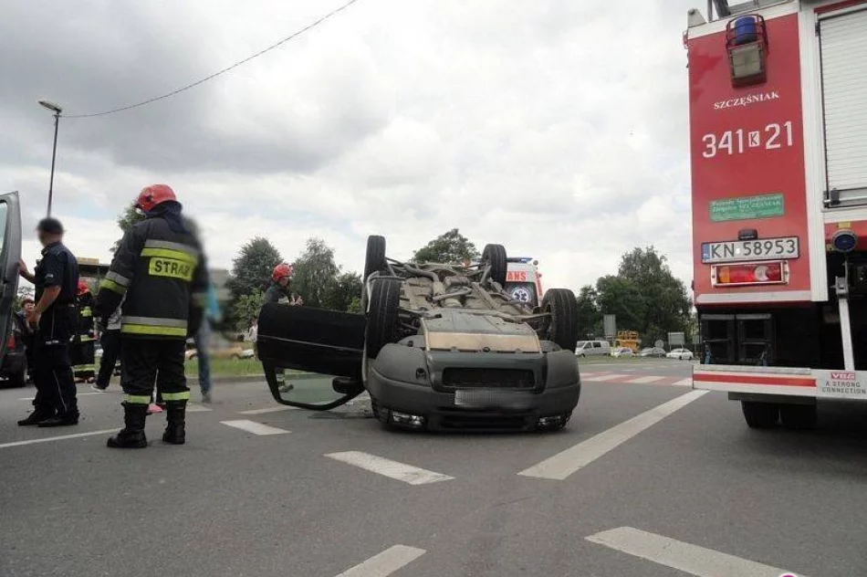 Nowy Sącz, Aleje Józefa Piłsudskiego - zderzenie dwóch samochodów - zdjęcie 2
