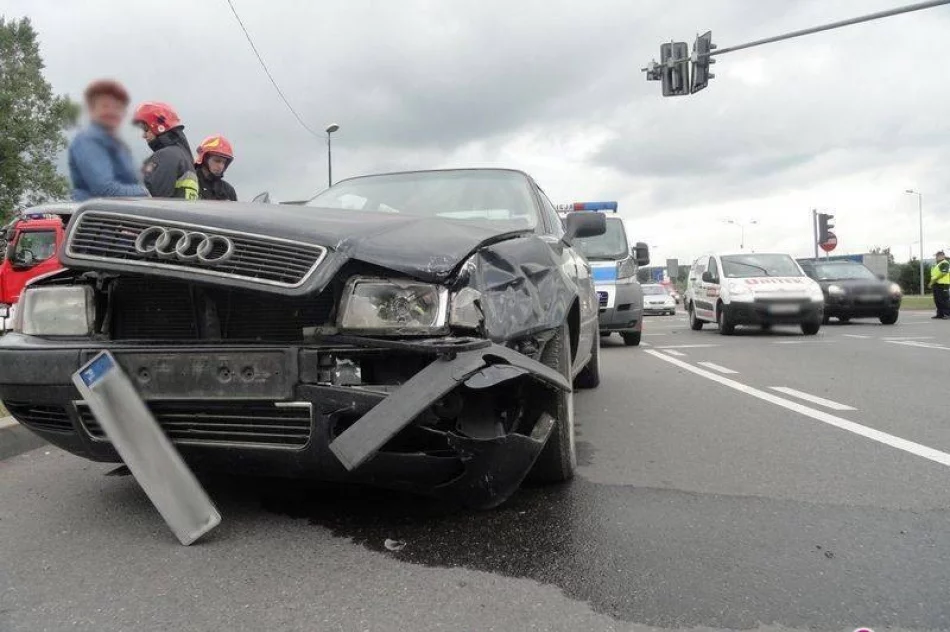 Nowy Sącz, Aleje Józefa Piłsudskiego - zderzenie dwóch samochodów - zdjęcie 4