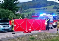 Poważne obrażenia motocyklisty, na pomoc LPR - zdjęcie główne