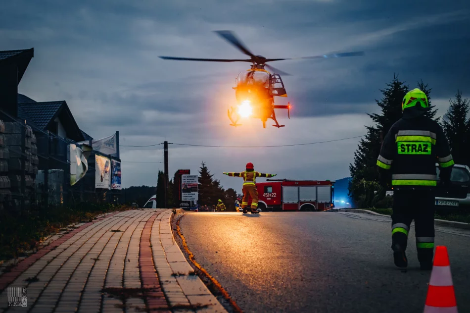 Nagranie momentu wypadku - motocyklista z impetem uderzył w samochód - zdjęcie 12