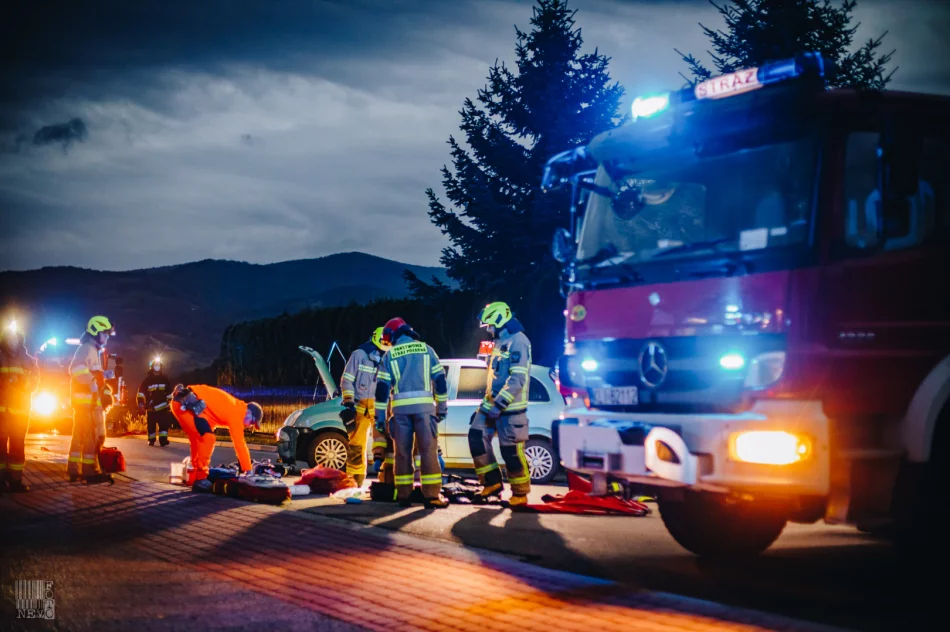 Nagranie momentu wypadku - motocyklista z impetem uderzył w samochód - zdjęcie 13