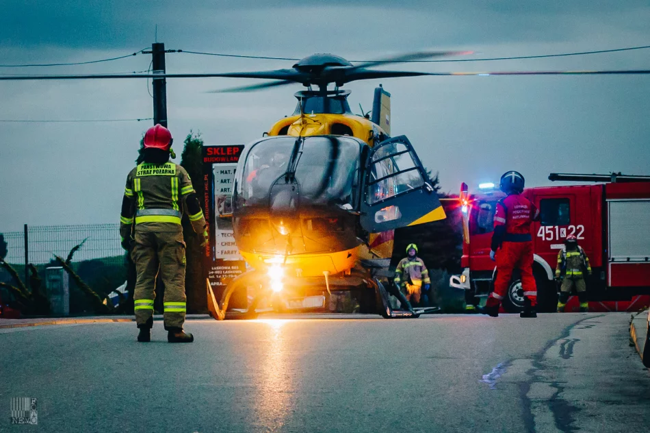 Nagranie momentu wypadku - motocyklista z impetem uderzył w samochód - zdjęcie 20