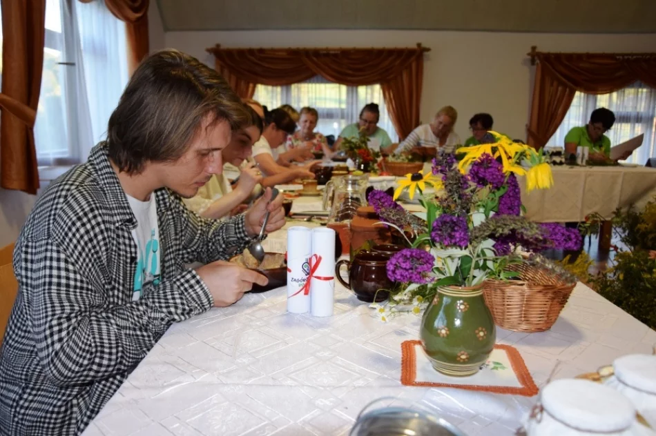 Przy zagórzańskim stole ugościły przedstawicieli branży turystycznej z regionu - zdjęcie 10