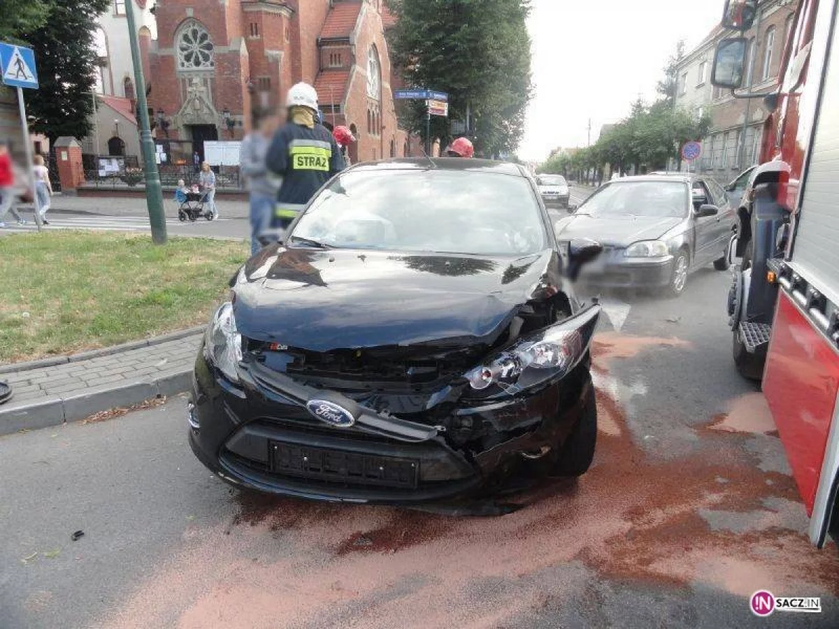 Nowy Sącz, Aleje Batorego - zderzenie dwóch samochodów osobowych