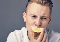 Utrata powonienia i smaku częstsza u kobiet chorych na Covid-19 niż u mężczyzn - zdjęcie główne