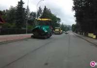 Na ulicy Piłsudskiego układana jest nowa nawierzchnia - zdjęcie główne