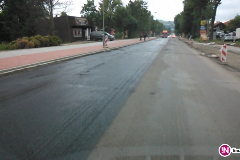 Na ulicy Piłsudskiego układana jest nowa nawierzchnia - zdjęcie 2