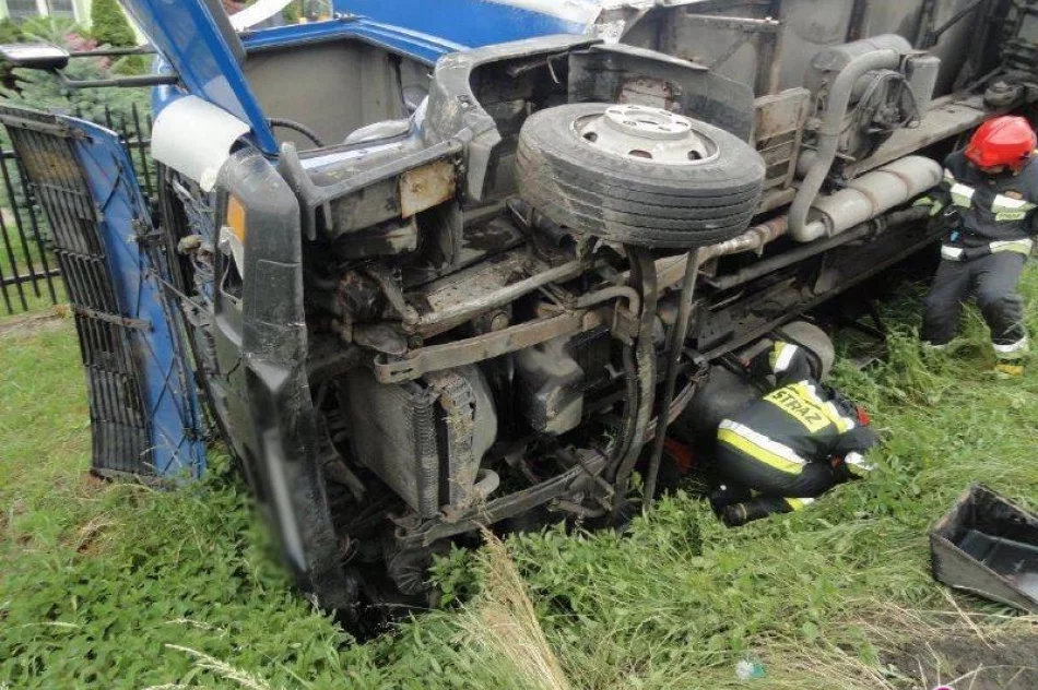 Łososina Dolna - ciężarówka zderzyła się z osobowym autem - zdjęcie 3