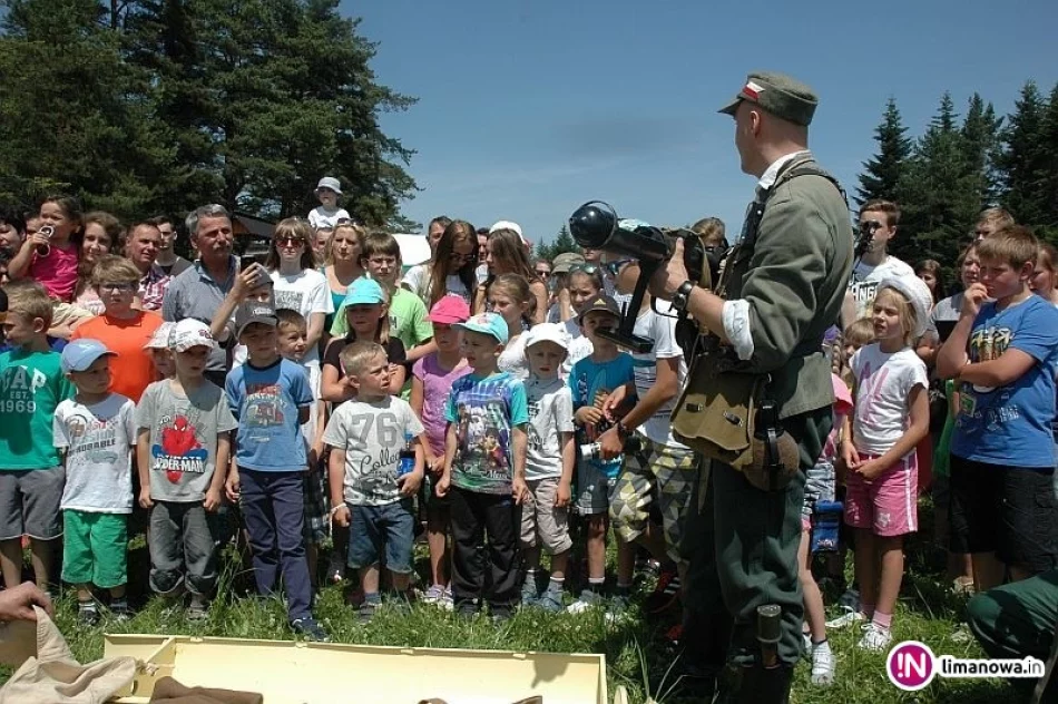 Historyczne samoloty rekonstruowały alianckie zrzuty w 71. rocznicę - zdjęcie 2
